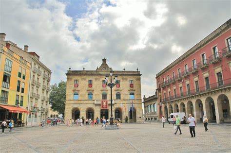 tinder gijon|Gijón, España